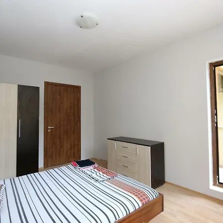 Apartament Roneva *